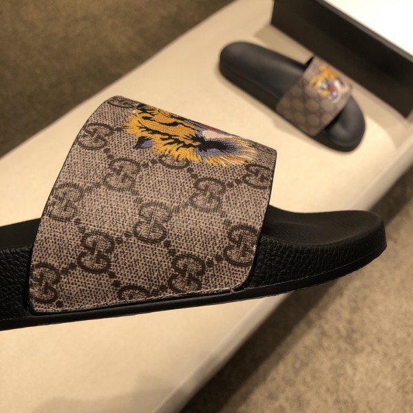 GUCCI GG Supreme Rubber Slide Slippers Black