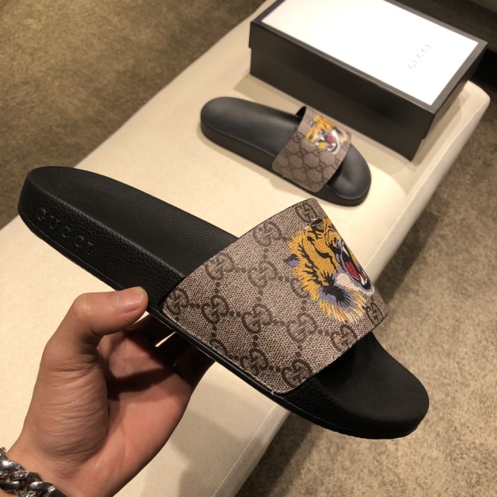 GUCCI GG Supreme Rubber Slide Slippers Black