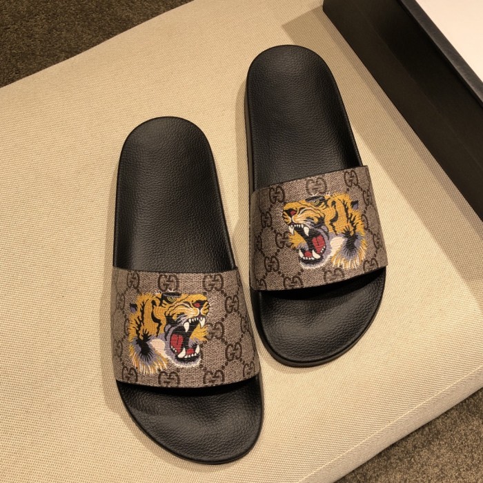 GUCCI GG Supreme Rubber Slide Slippers Black