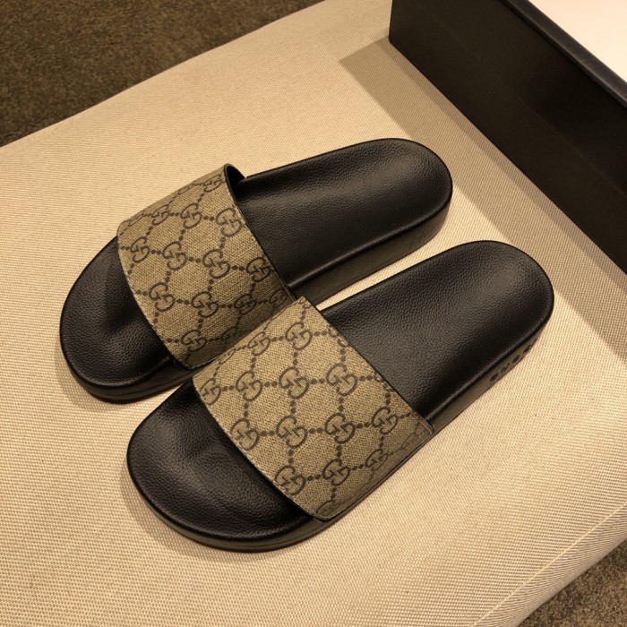 GUCCI Slide Grey Sandals Monogram