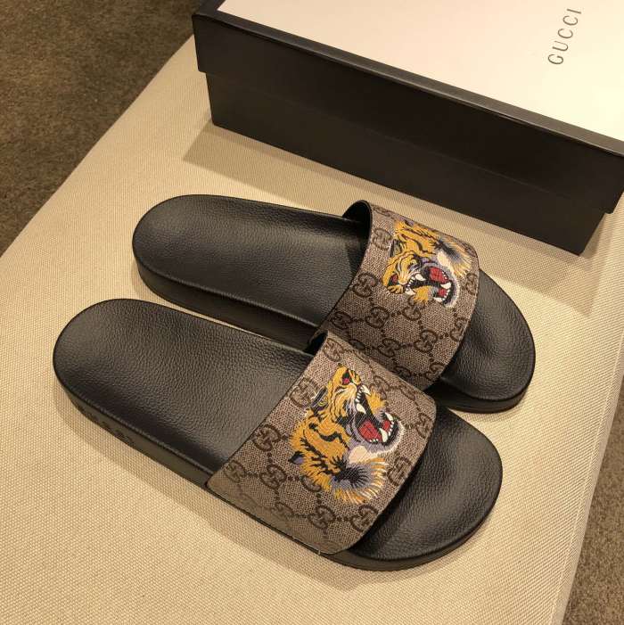 GUCCI GG Supreme Rubber Slide Slippers Black