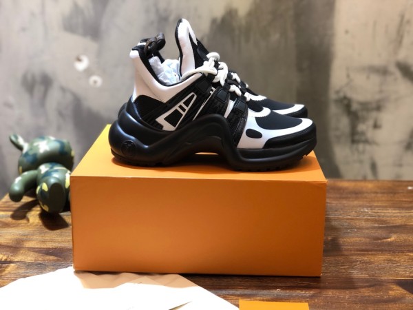 LOUIS VUITTON Lv Archlight Calfskin Sports Shoes Black/White Women's
