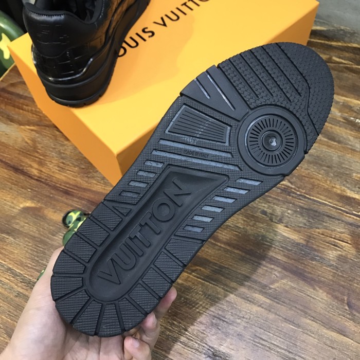 Louis Vuitton Trainer Crocodile leather black