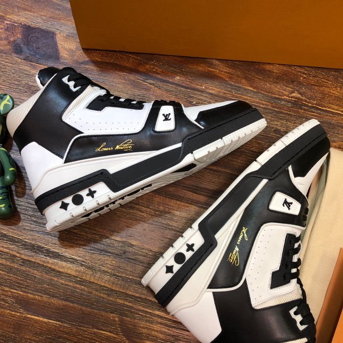 Louis Vuitton Trainer Black White