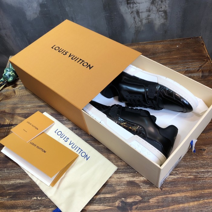 Louis Vuitton Trainer Black Glazed Signature