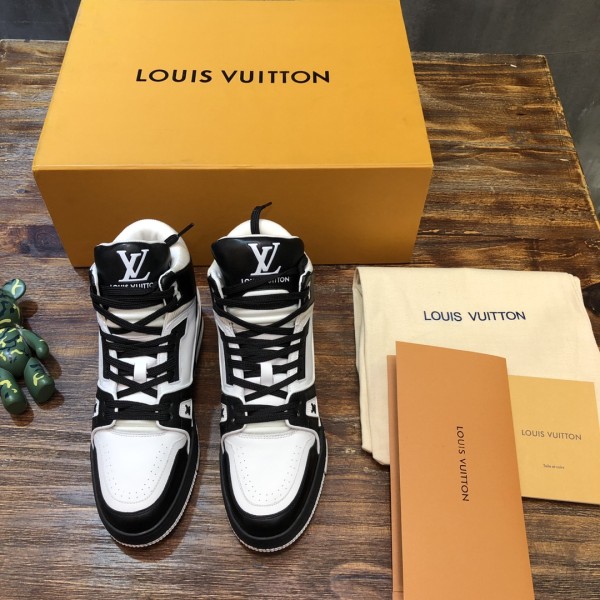 Louis Vuitton Trainer Black White