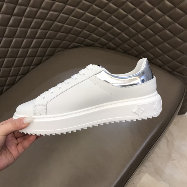 LOUIS VUITTON Luxembourg Low top Stylish Skateboarding Shoes Men's Gray White