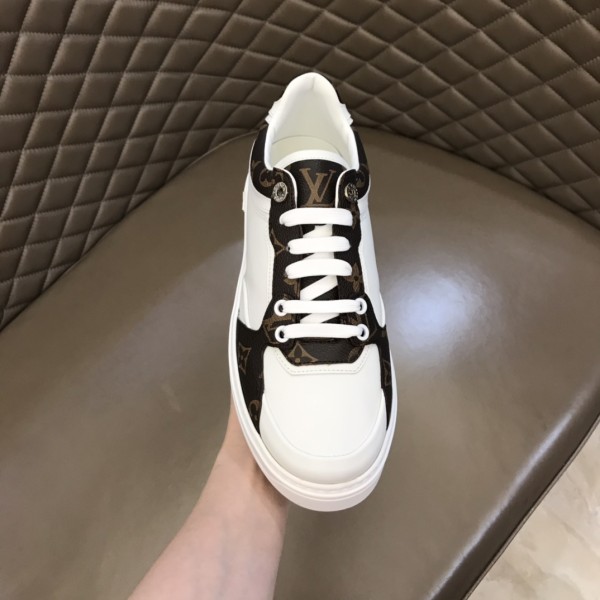 Louis Vuitton 1AAWFP Time Out Sneaker