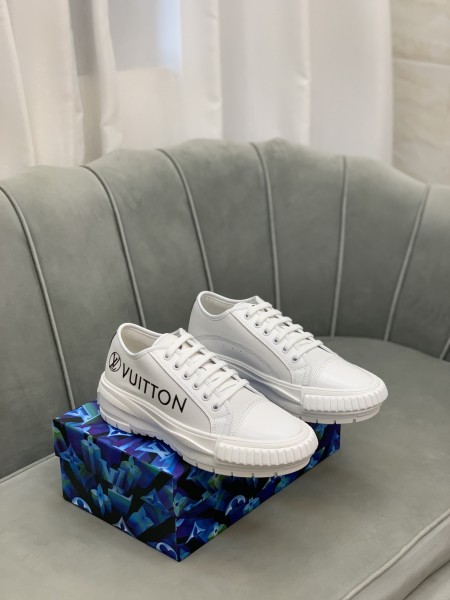 LOUIS VUITTON Squad Sneakers 'White' Women's