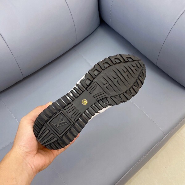 LOUIS VUITTON Run Away Monogram