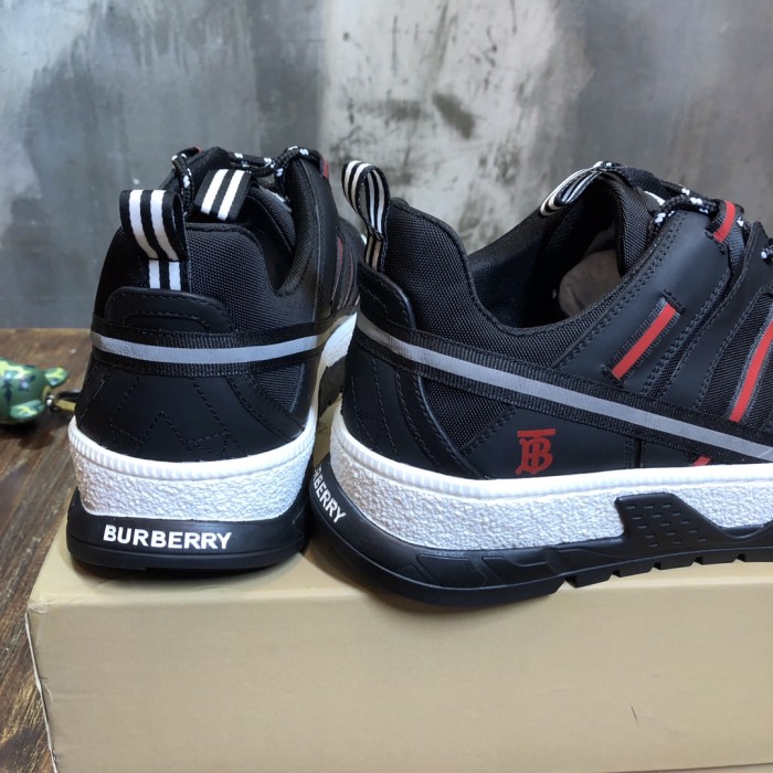 Burberry Mesh Nubuck Union Black Red