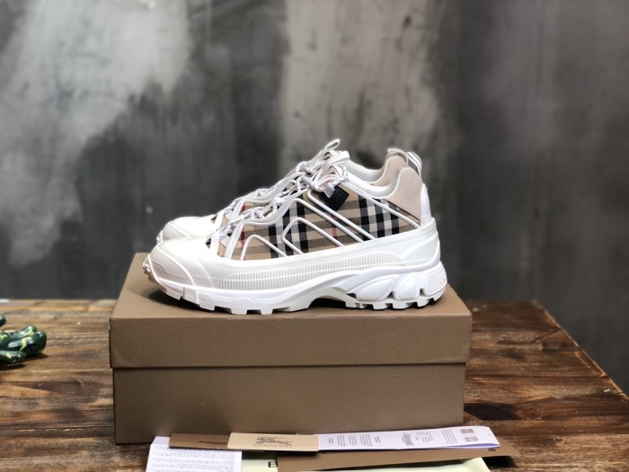 Burberry Arthur Vintage Check White