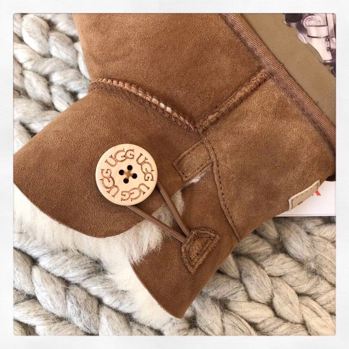 UGG Mini Bailey Button II Chestnut (Women's)