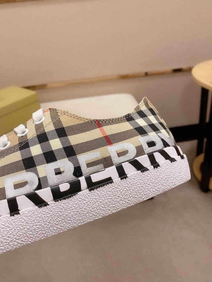 Burberry Logo Print Vintage Check