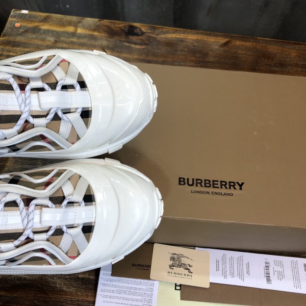 Burberry Arthur Vintage Check White