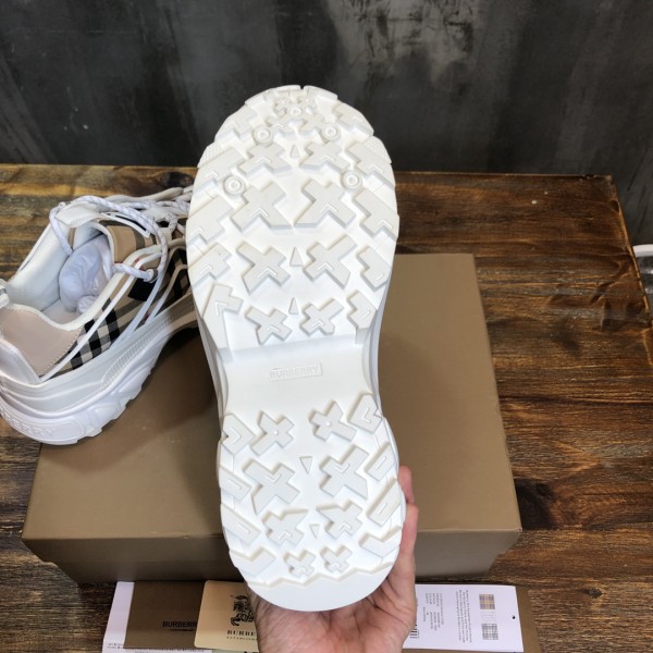 Burberry Arthur Vintage Check White