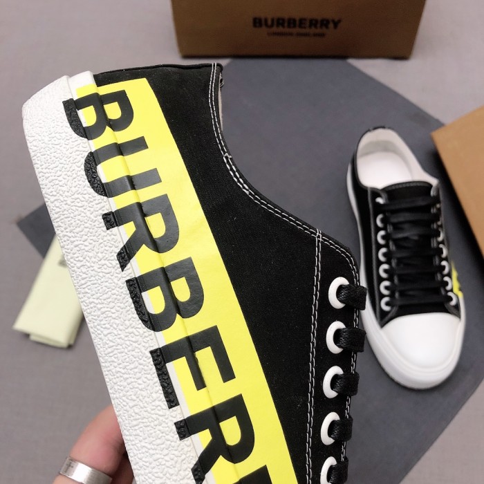 Burberry Low top Stylish Skateboarding Shoes Black Yellow