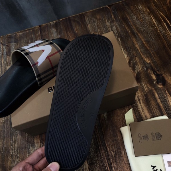 Burberry Slipper 1