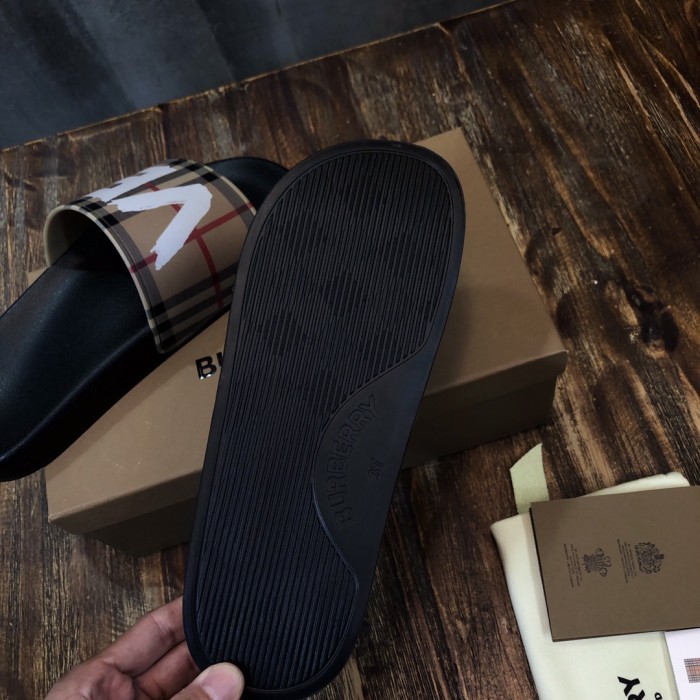 Burberry Slipper 1