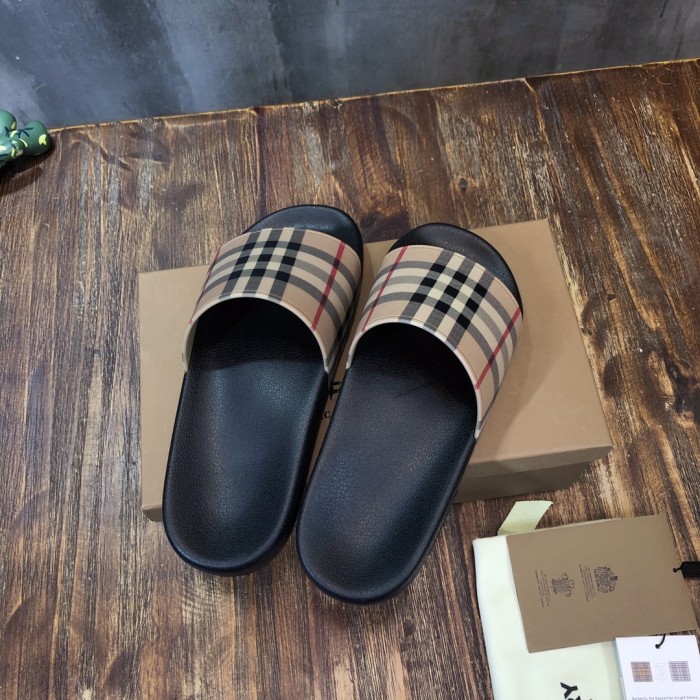 Burberry Slides Vintage Check