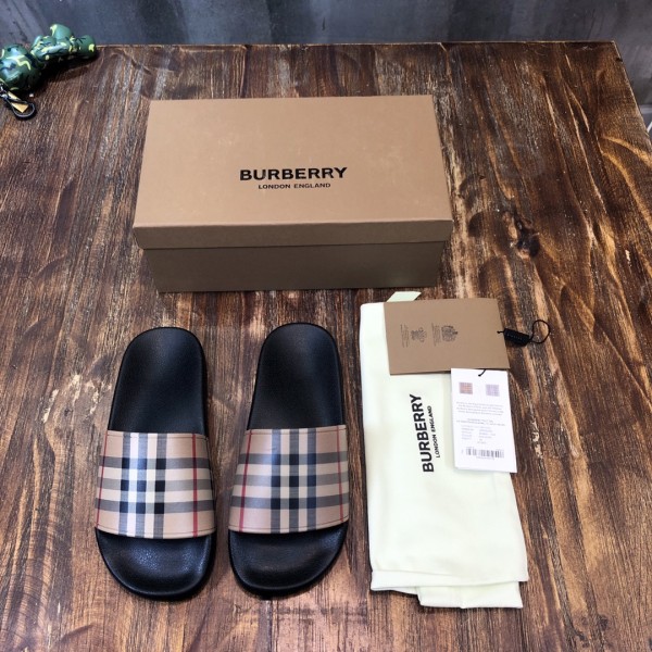 Burberry Slides Vintage Check