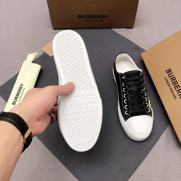 Burberry Low top Stylish Skateboarding Shoes Black Yellow