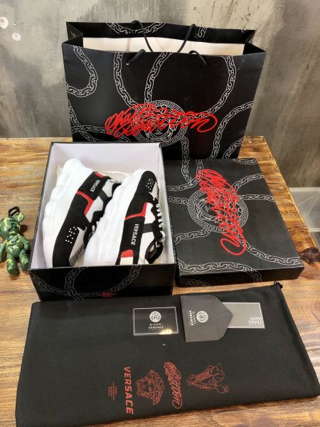 Versace Chain Reaction 2 Black Red