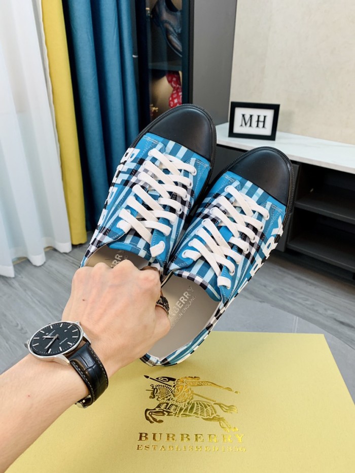 Burberry Low top Stylish Skateboarding Shoes Azure Blue