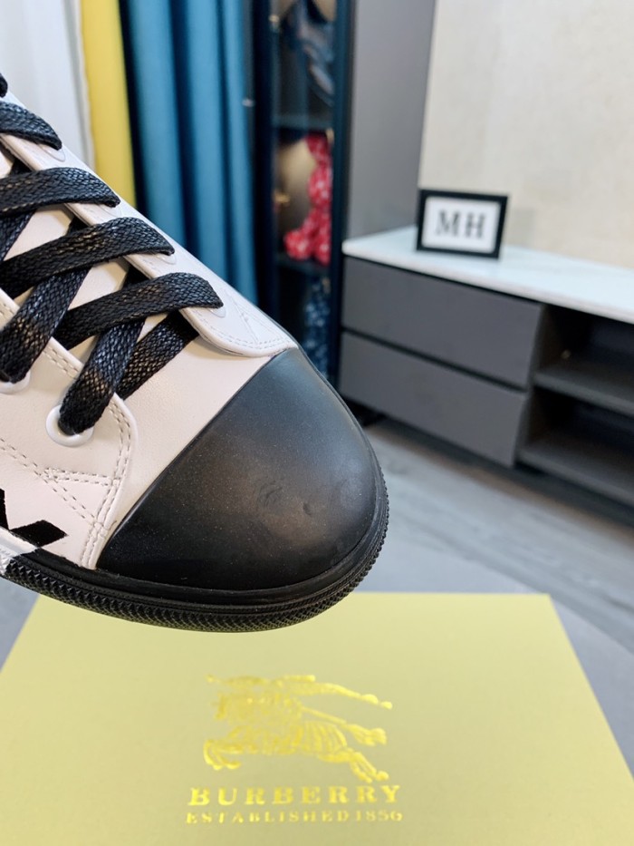 Burberry Logo Print Two-Tone White Black