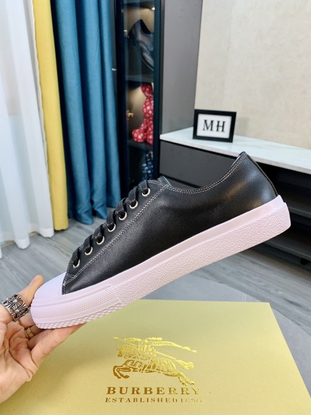 Burberry Low top Stylish Skateboarding Shoes Black