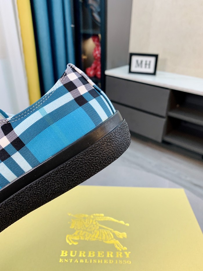 Burberry Low top Stylish Skateboarding Shoes Azure Blue