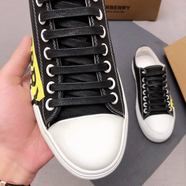 Burberry Low top Stylish Skateboarding Shoes Black Yellow