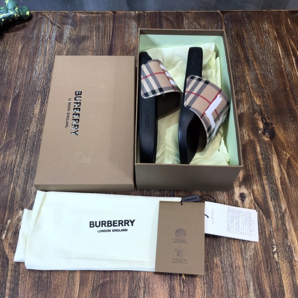 Burberry Slipper 1