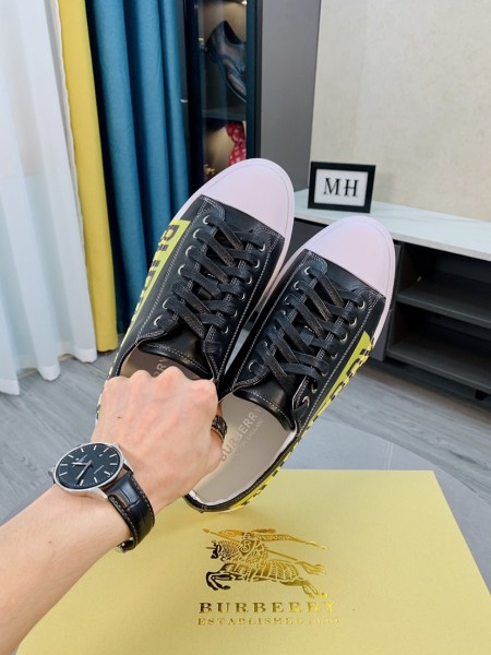 Burberry Low top Stylish Skateboarding Shoes Black