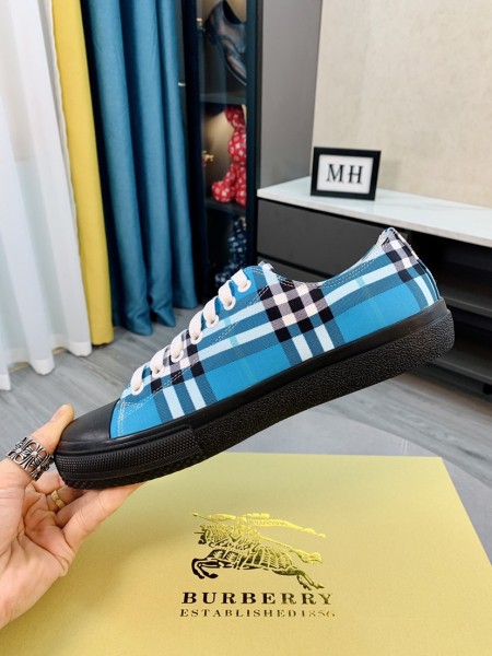 Burberry Low top Stylish Skateboarding Shoes Azure Blue