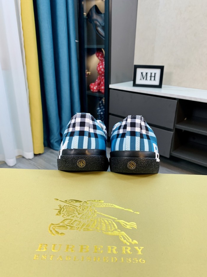 Burberry Low top Stylish Skateboarding Shoes Azure Blue