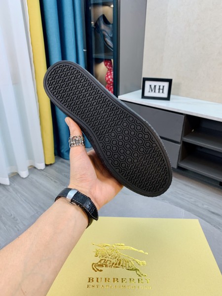 Burberry Low top Stylish Skateboarding Shoes Azure Blue