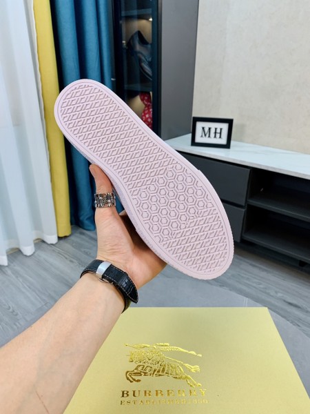 Burberry Low top Stylish Skateboarding Shoes Black