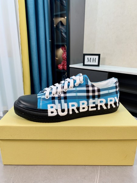 Burberry Low top Stylish Skateboarding Shoes Azure Blue