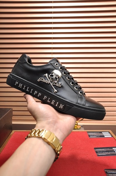 Philipp Plein Low Top Sneakers 33
