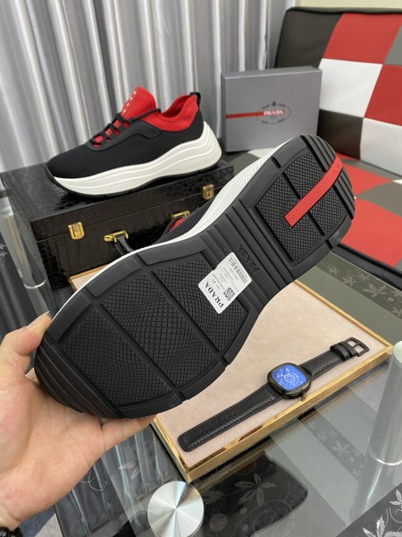 PRADA Cushioning Low-Top Sports Casual Shoes Men's Black Red