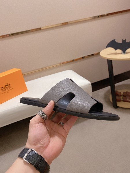 HERMES Izmir Slide Slippers Men's Dark Umber