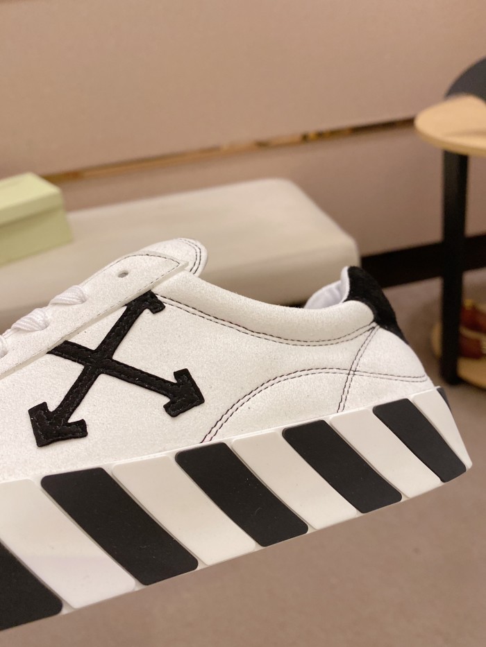Off-White Low Vulc White Black (W)