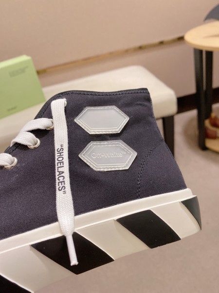 OFF-WHITE Vulcanized Hi Black Striped