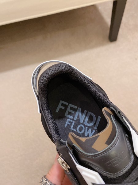 FENDI Flow Low top Casual Shoes Women's Black White