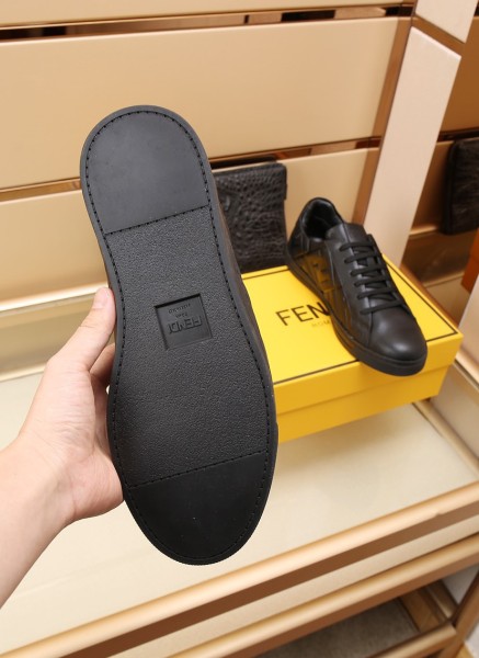FENDI Leather Low Top Triple Black