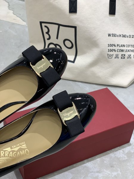 FERRAGAMO Vara Bow-detail Leather Pumps 01B221 591963