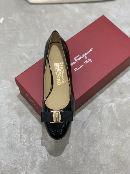 FERRAGAMO Vara Bow-detail Leather Pumps 01B221 591963