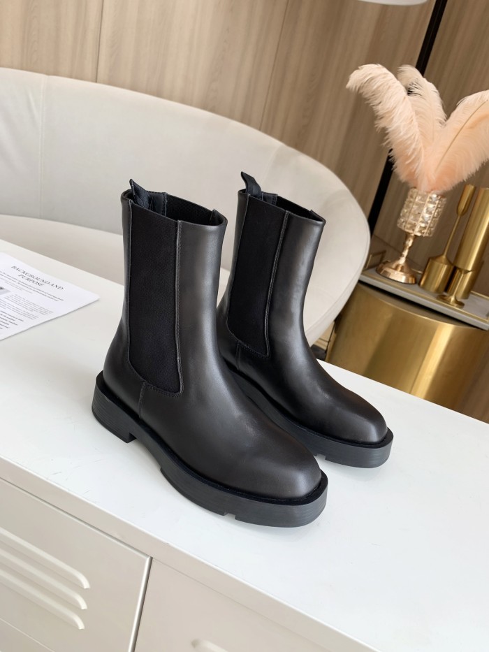 Givenchy 4G Plaque Chelsea Boots