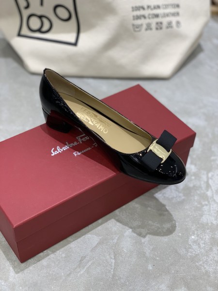 FERRAGAMO Vara Bow-detail Leather Pumps 01B221 591963
